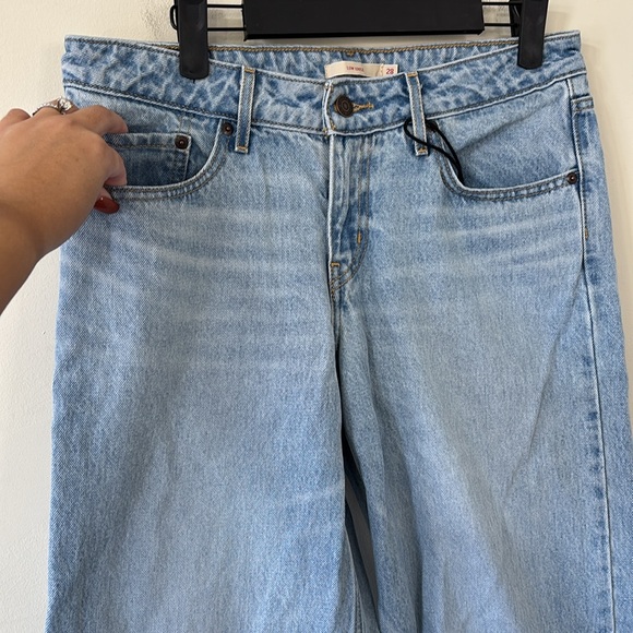 Levi’s Low Loose Light Wash Jeans Size 28 NWOT - Picture 5 of 12